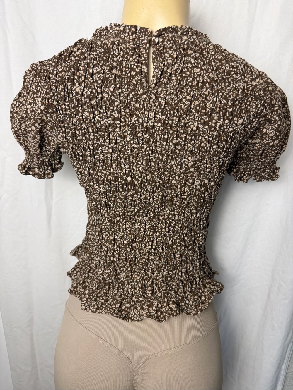 Neuflora Smocked Brown Floral Short-Sleeve Blouse small - Picture 2 of 5